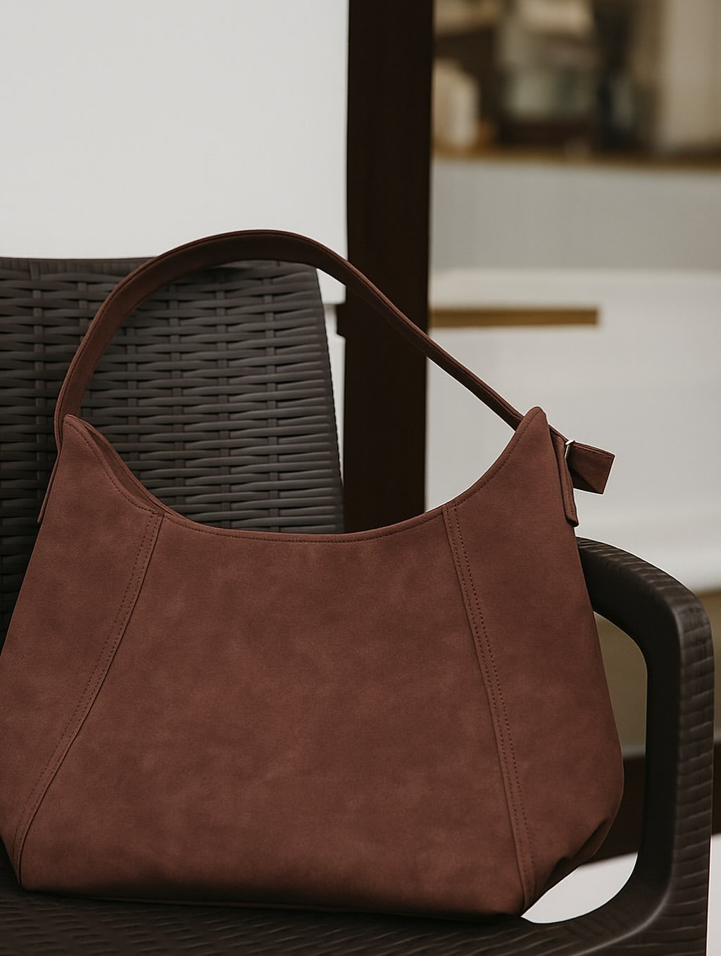 کیف دوشی بزرگ جیر قهوه ای با بند شانهای