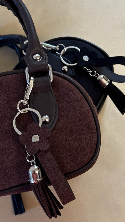 جاکلیدی شکوفه جیر در دست یا آویخته به زیپ کیف