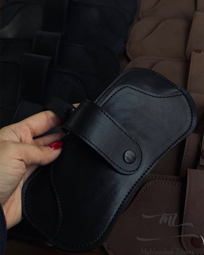 خریدچارم بگ جاعینکی چرم مشکی شیک چارم بگ