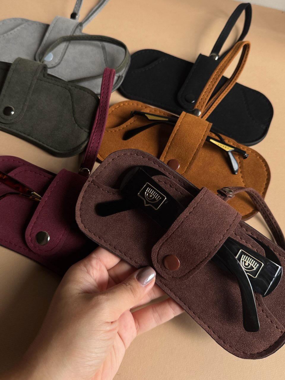 alt="جاعینکی جیر محافظ عینک"