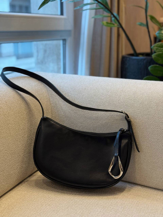 alt="کیف باگتی رِنگ مشکی زنانه"